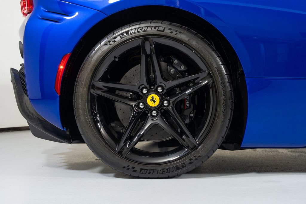 Used 2022 Ferrari SF90 Spider image 21