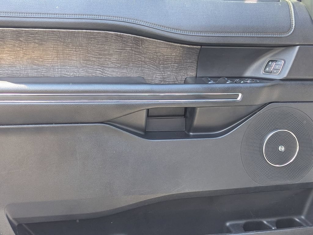 Used 2019 Ford Expedition Limited w/ Equipment Group 301A AWD/4WD image 12