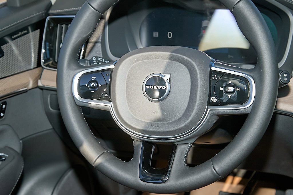 New 2026 Volvo XC90 B6 Plus w/ Protection Package image 28