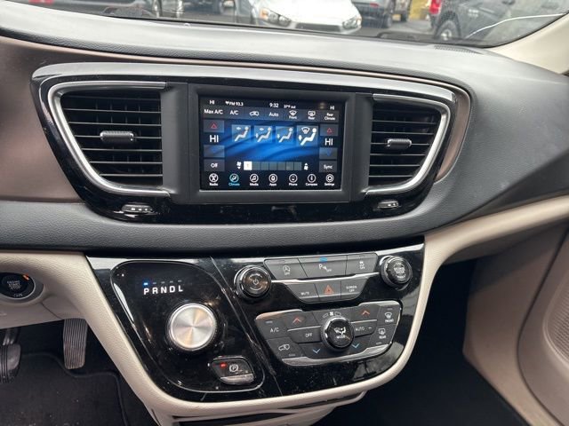 Used 2018 Chrysler Pacifica Touring Plus w/ Tire & Wheel Group image 14