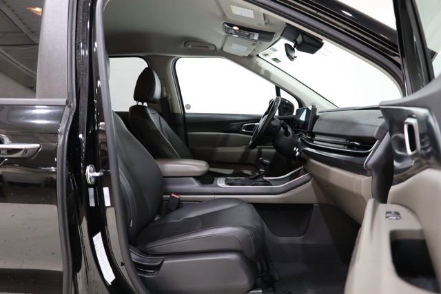 Used 2025 Kia Carnival image 36