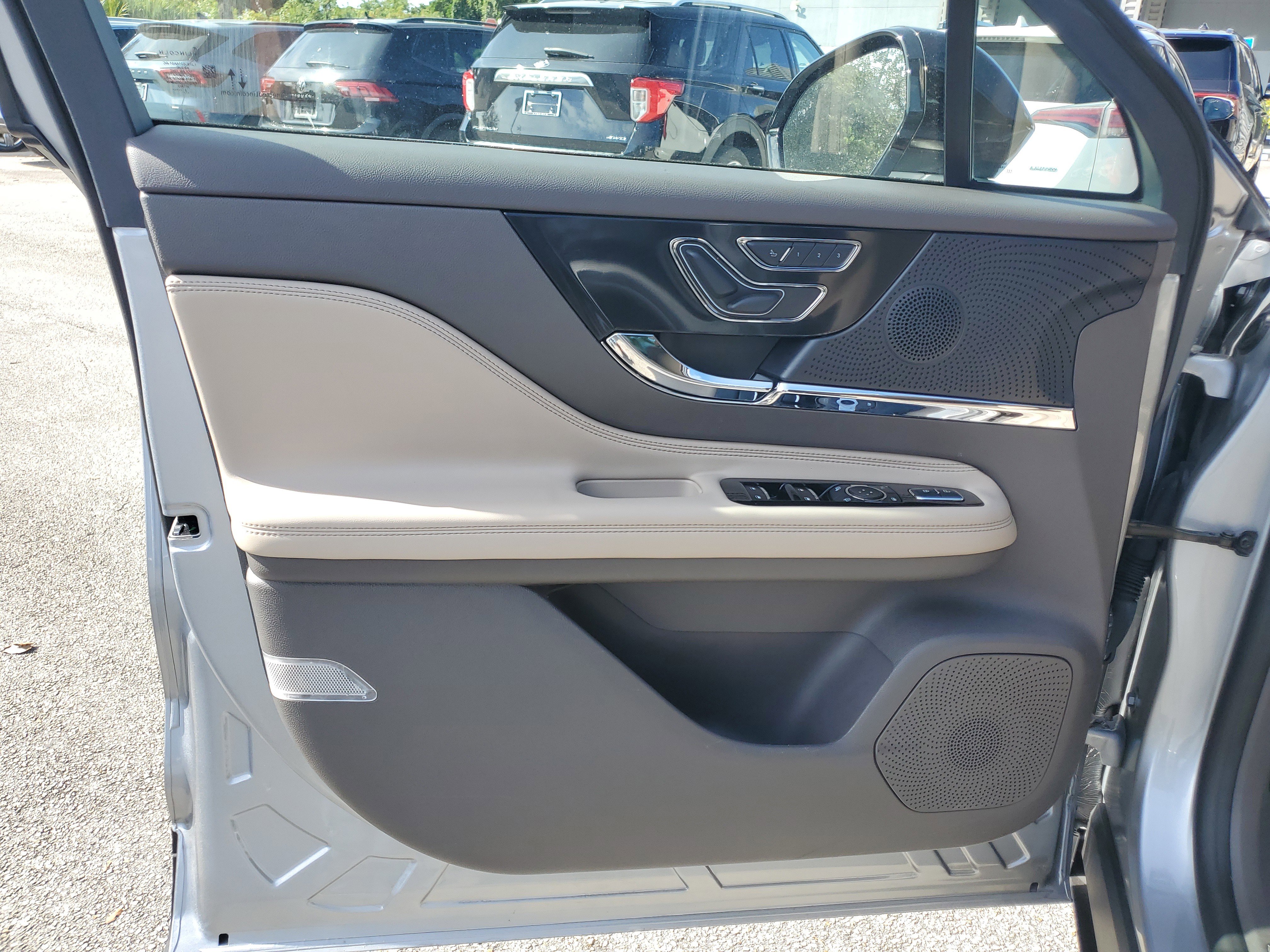 Used 2023 Lincoln Corsair FWD image 15
