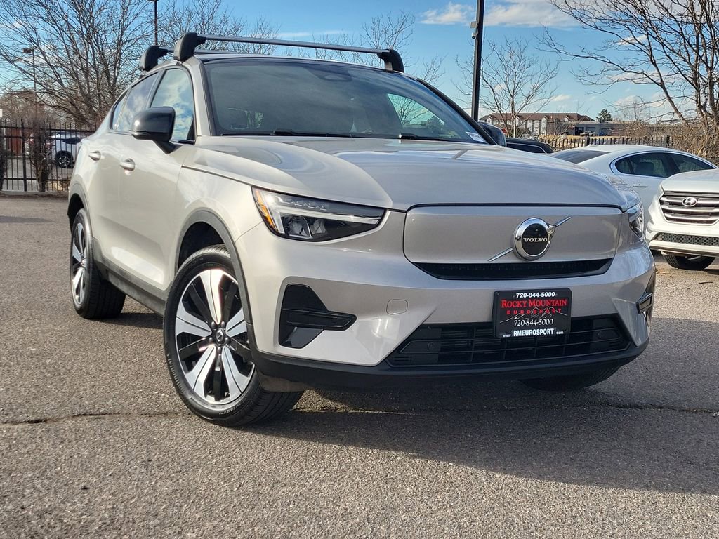 Used 2023 Volvo C40 Recharge Core image 2