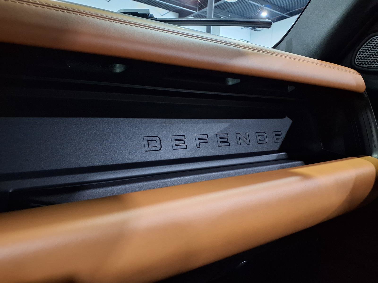 Used 2024 Land Rover Defender 110 X-Dynamic SE AWD/4WD image 15