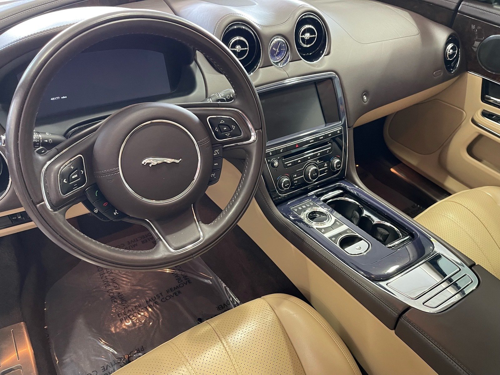 Used 2013 Jaguar XJ RWD image 28