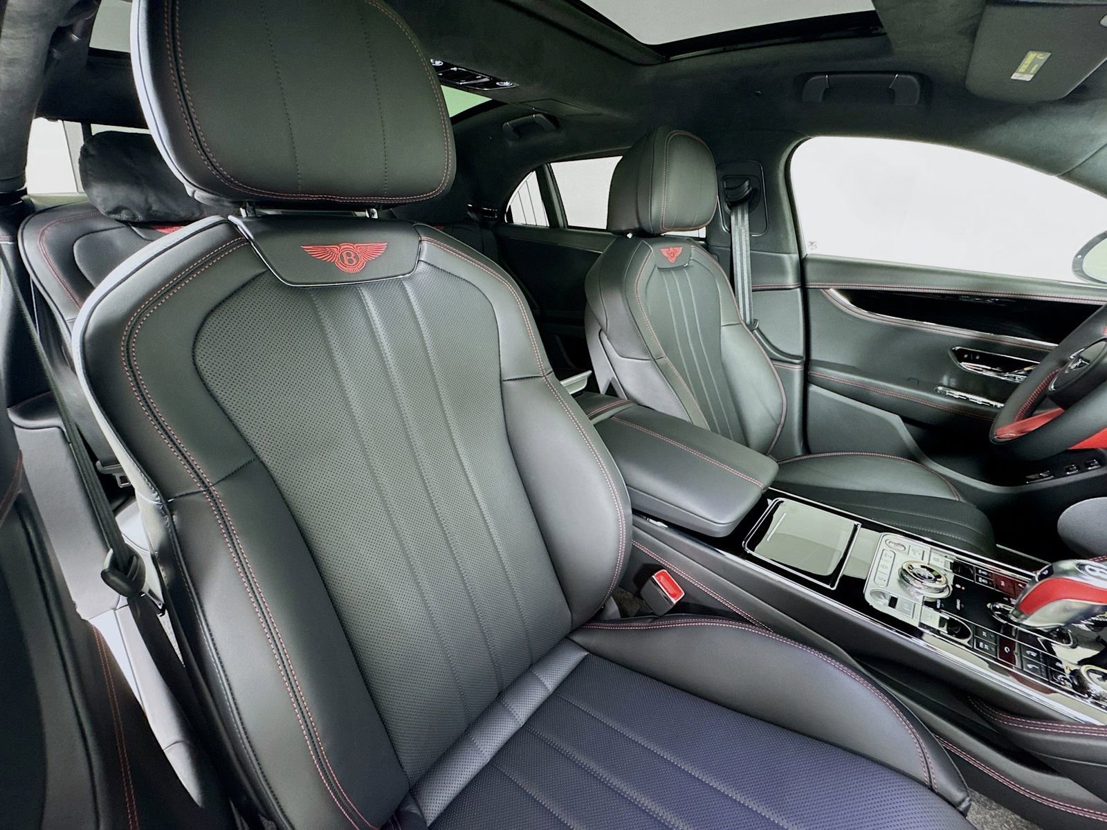 Used 2026 Bentley Flying Spur Plug-In Hybrid image 28