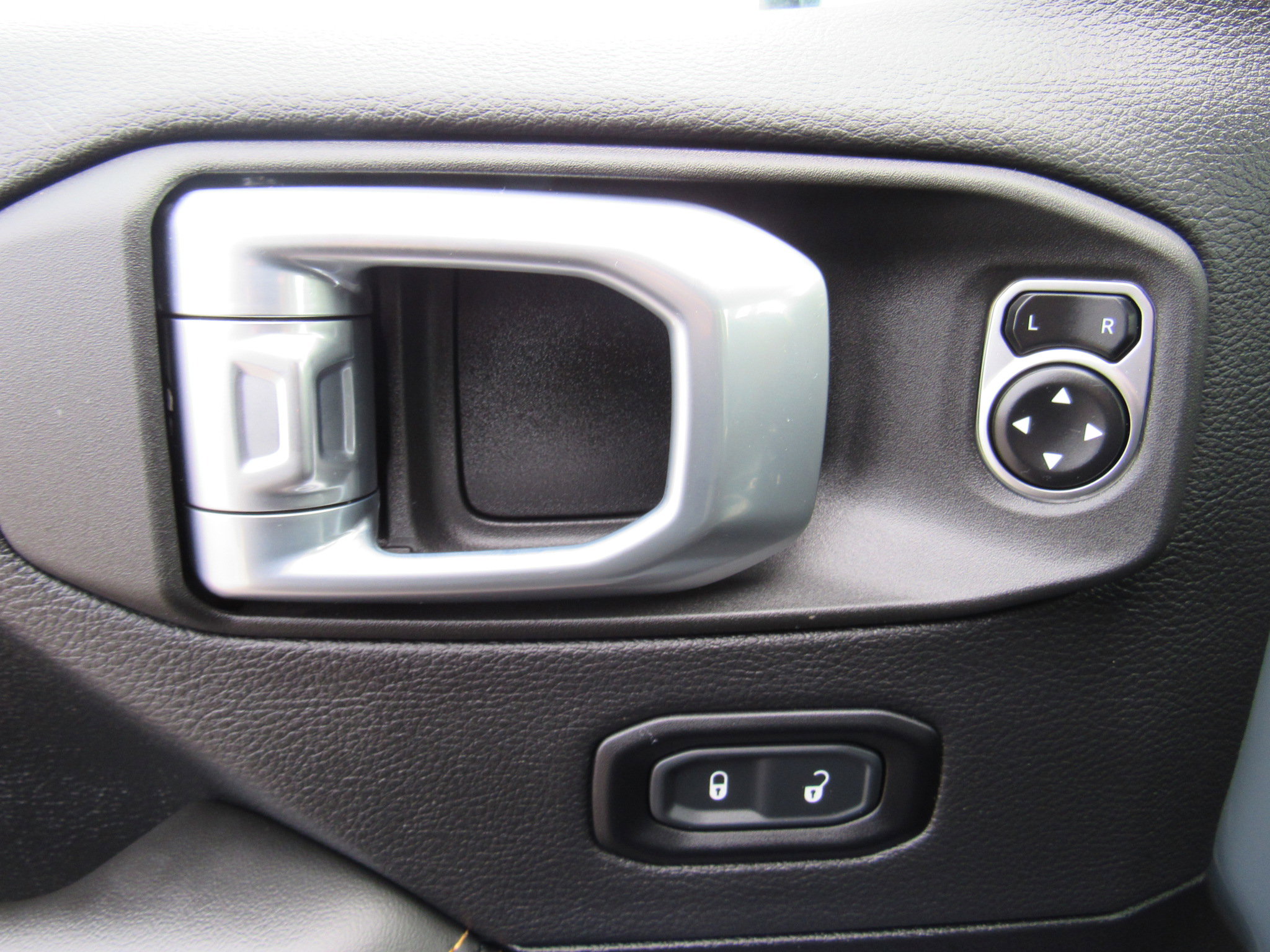 Used 2024 Jeep Wrangler Sahara w/ Safety Group image 13