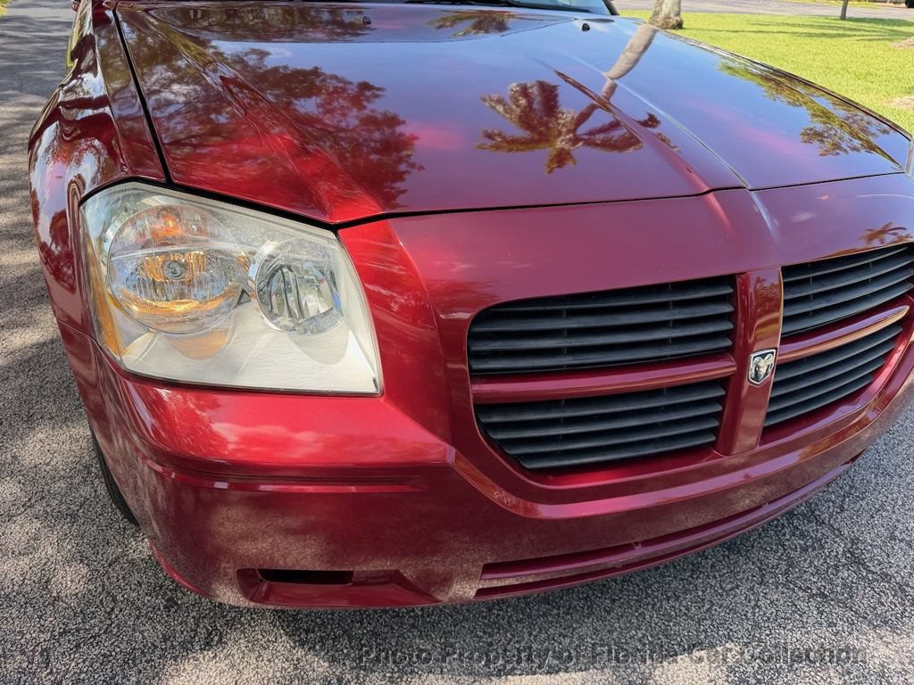 Used 2005 Dodge Magnum SE RWD image 29