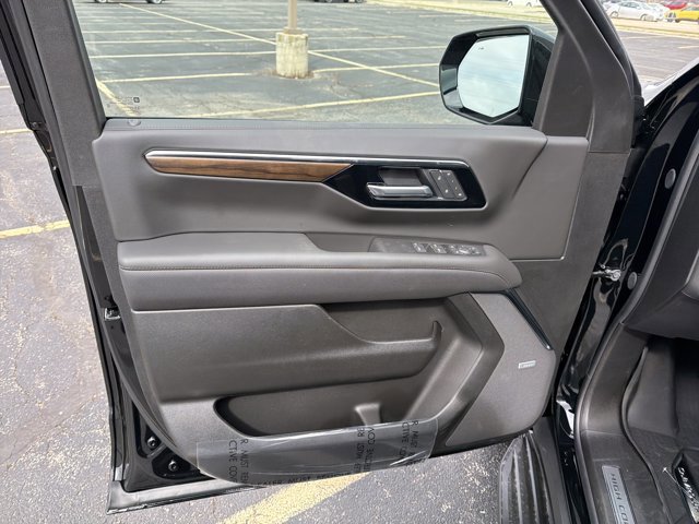 New 2026 Chevrolet Suburban High Country AWD/4WD image 9