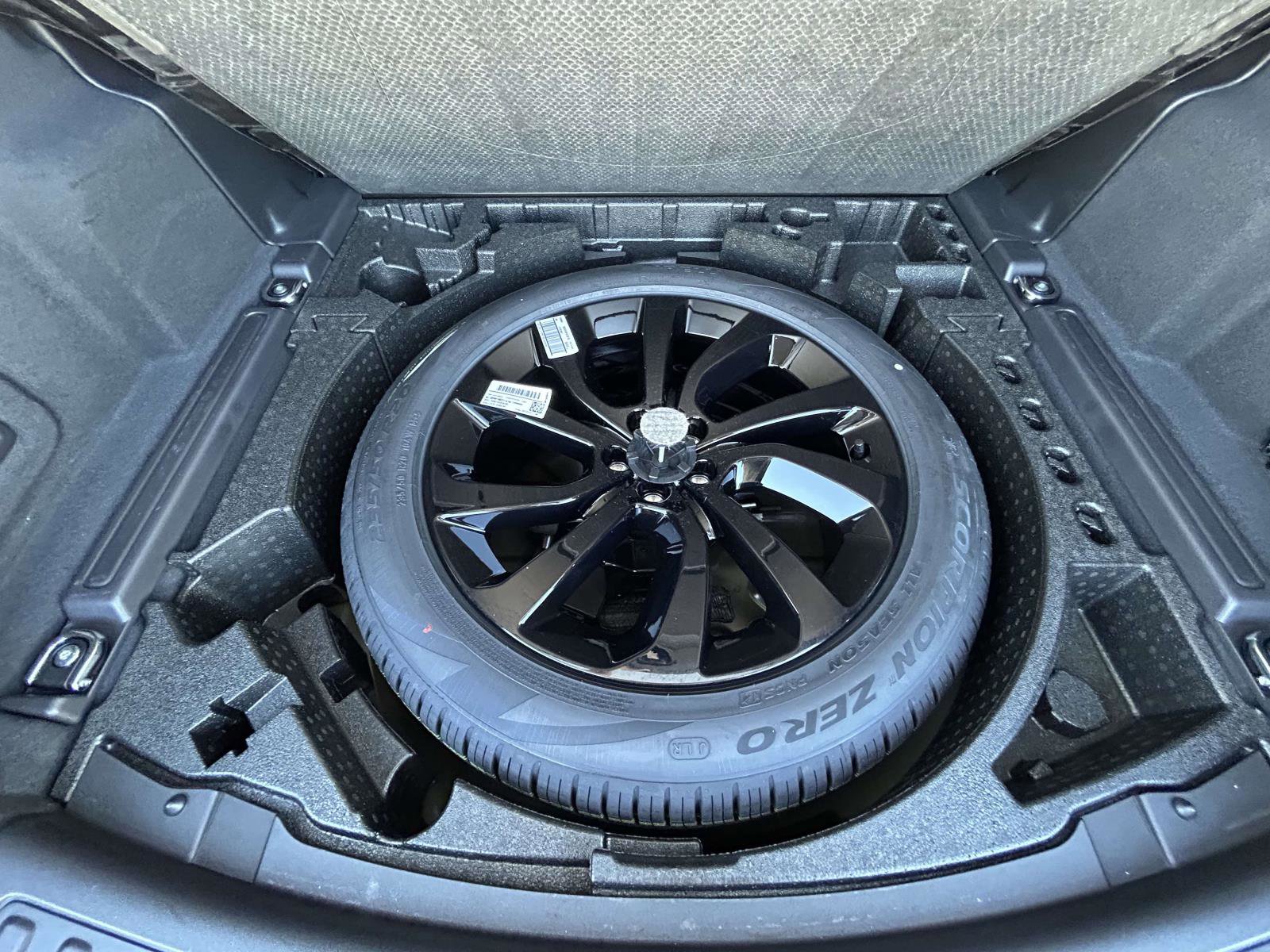 Used 2025 Land Rover Discovery Sport Dynamic SE image 18