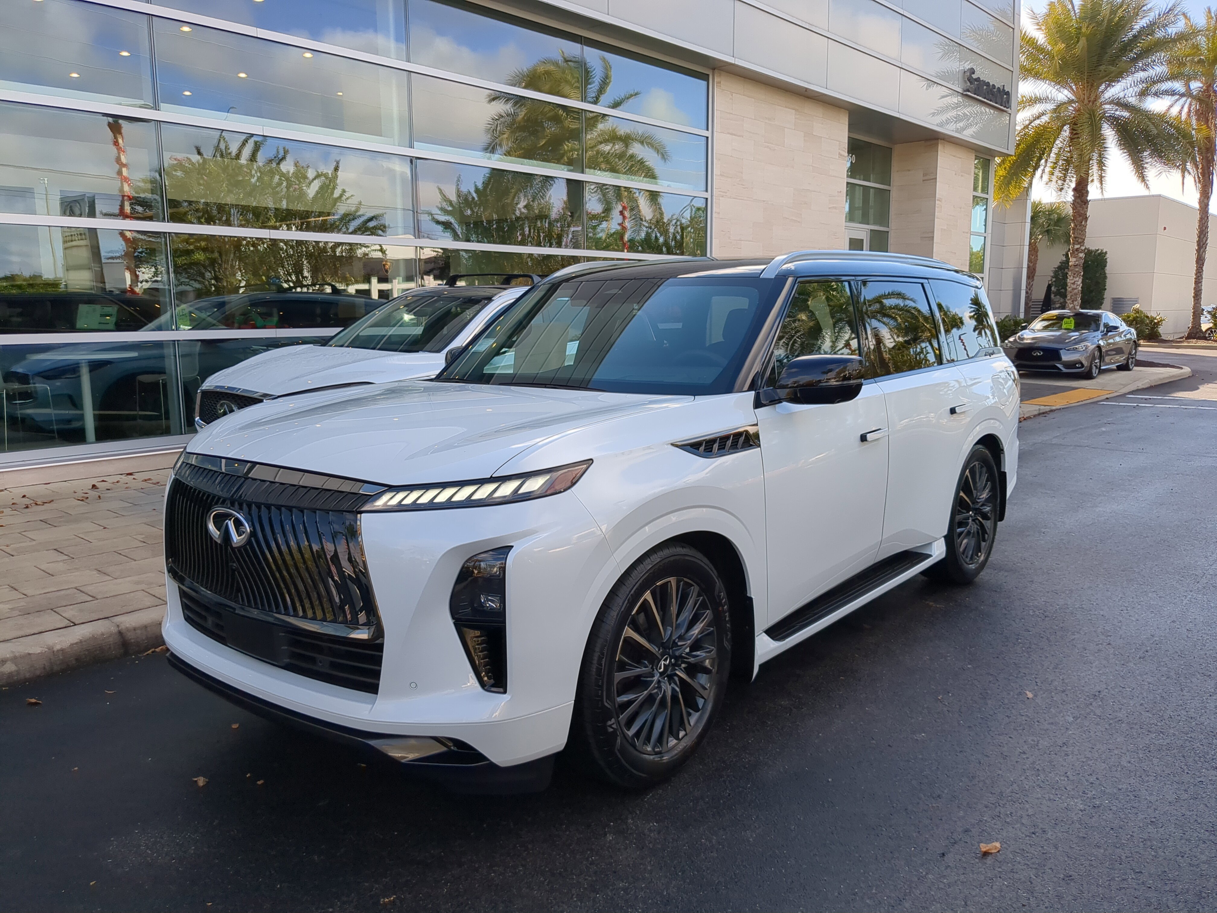 New 2026 INFINITI QX80 Autograph w/ Premium Cargo Package image 8