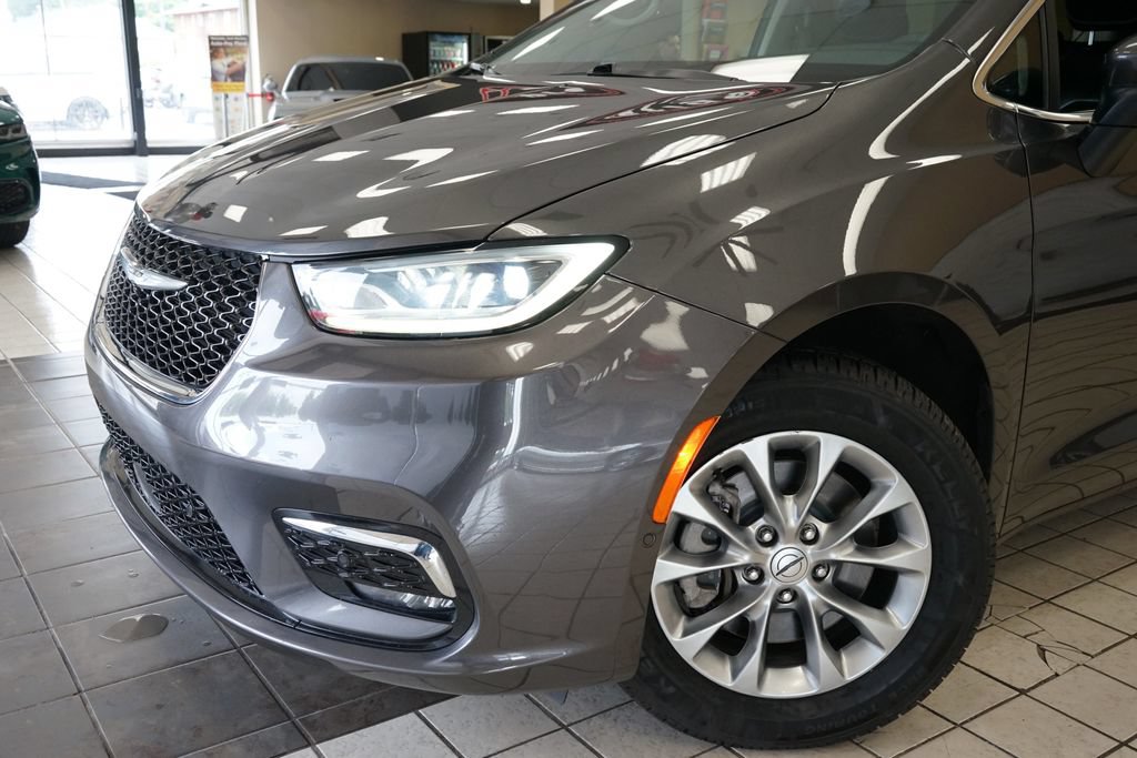 Used 2023 Chrysler Pacifica Touring-L AWD/4WD image 22