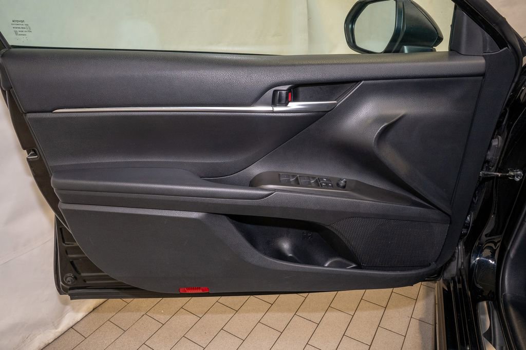 Used 2024 Toyota Camry SE image 10