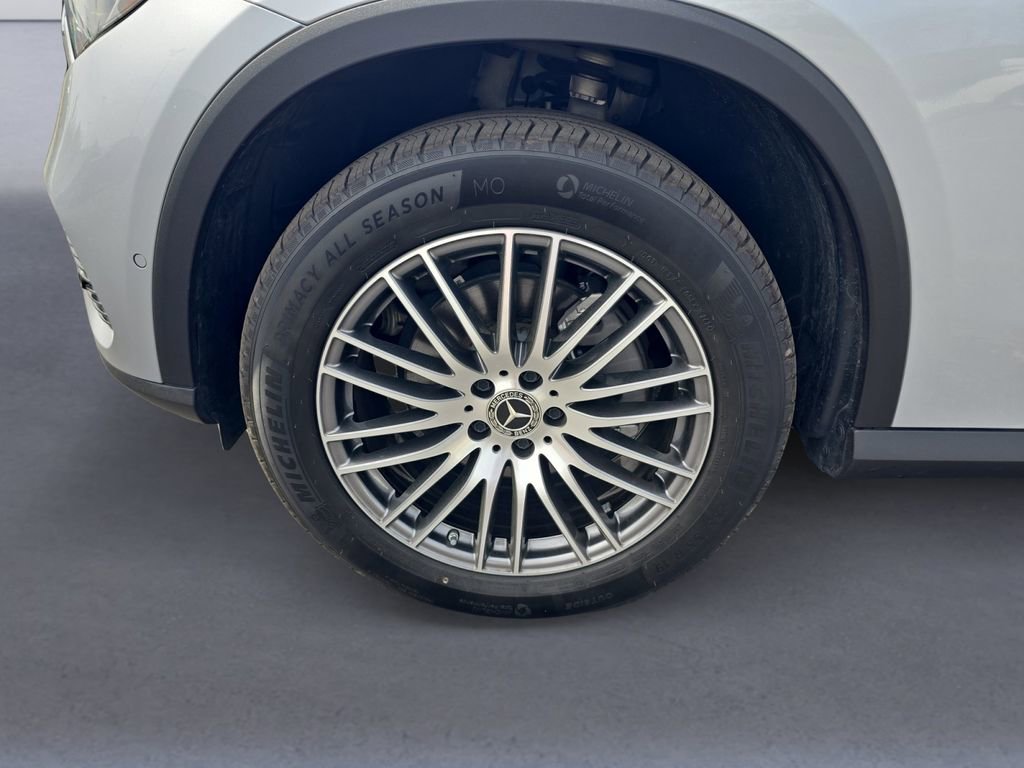 Used 2025 Mercedes-Benz GLC 300 4MATIC image 9