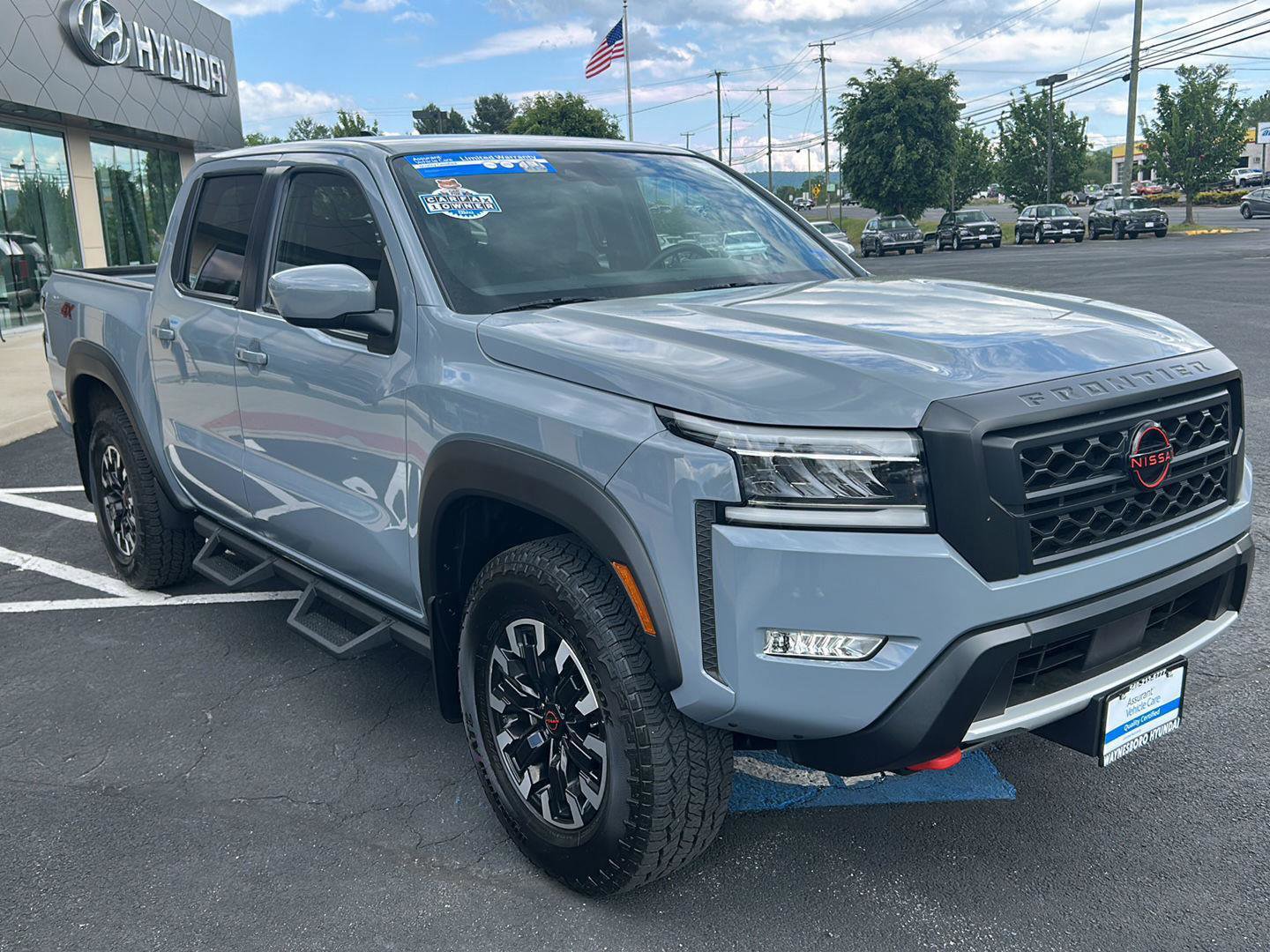 Used 2024 Nissan Frontier PRO-4X w/ Technology Package AWD/4WD image 9