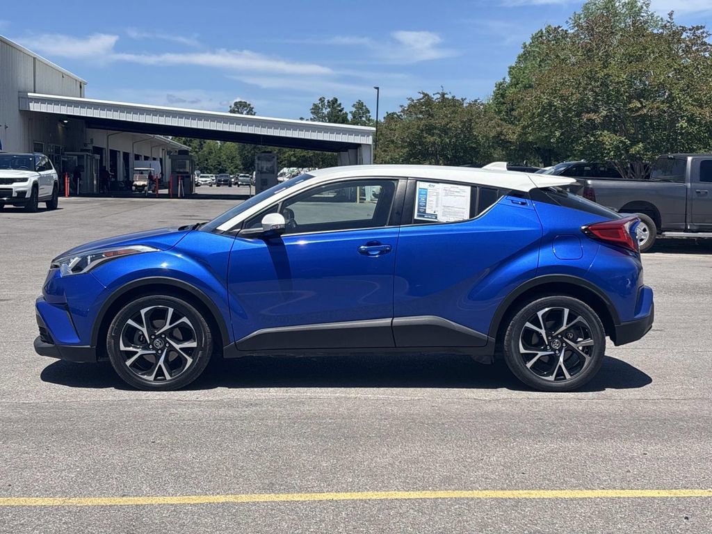 Used 2019 Toyota C-HR XLE FWD image 2
