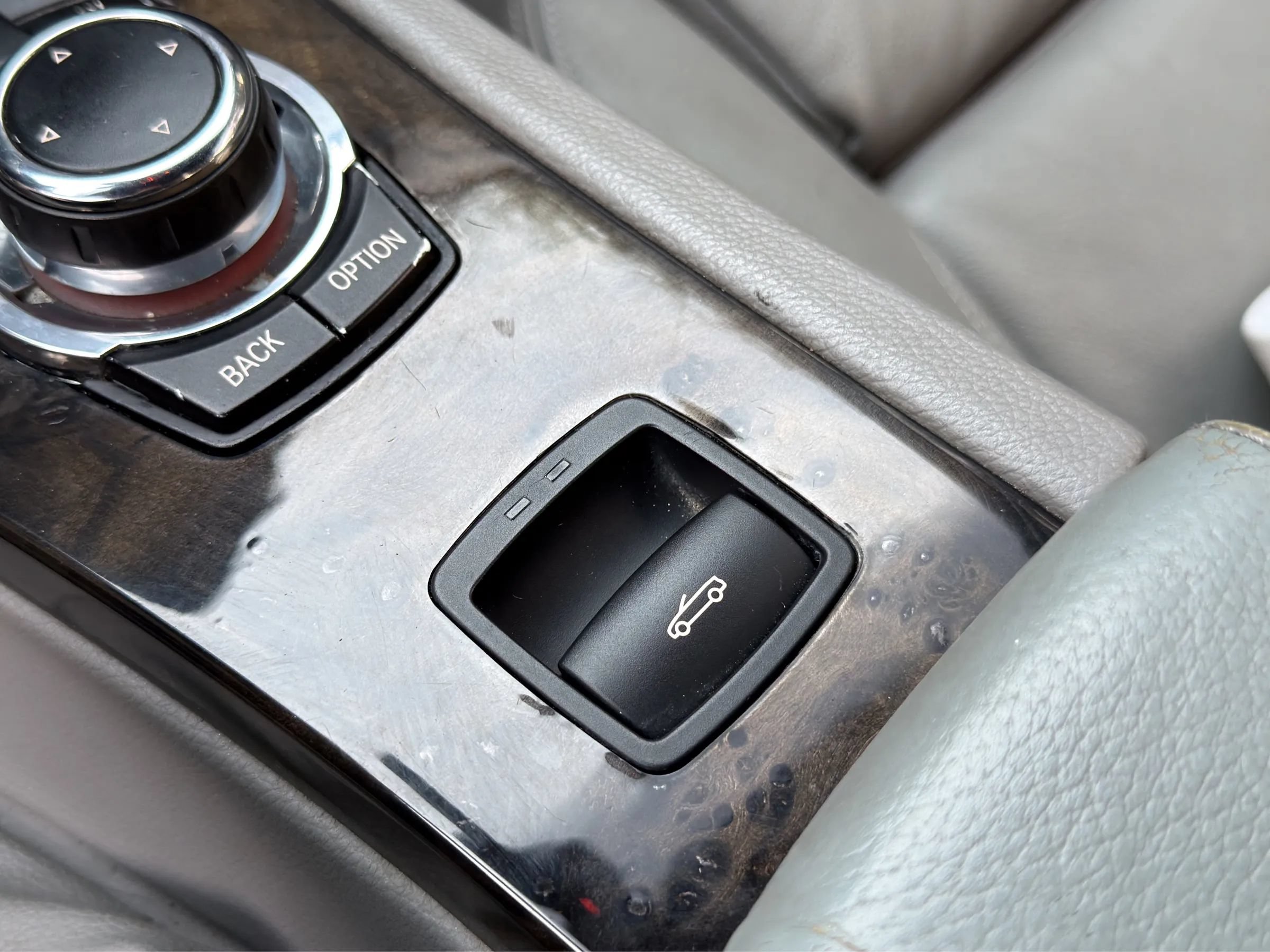 Used 2010 BMW 335i Convertible RWD image 30