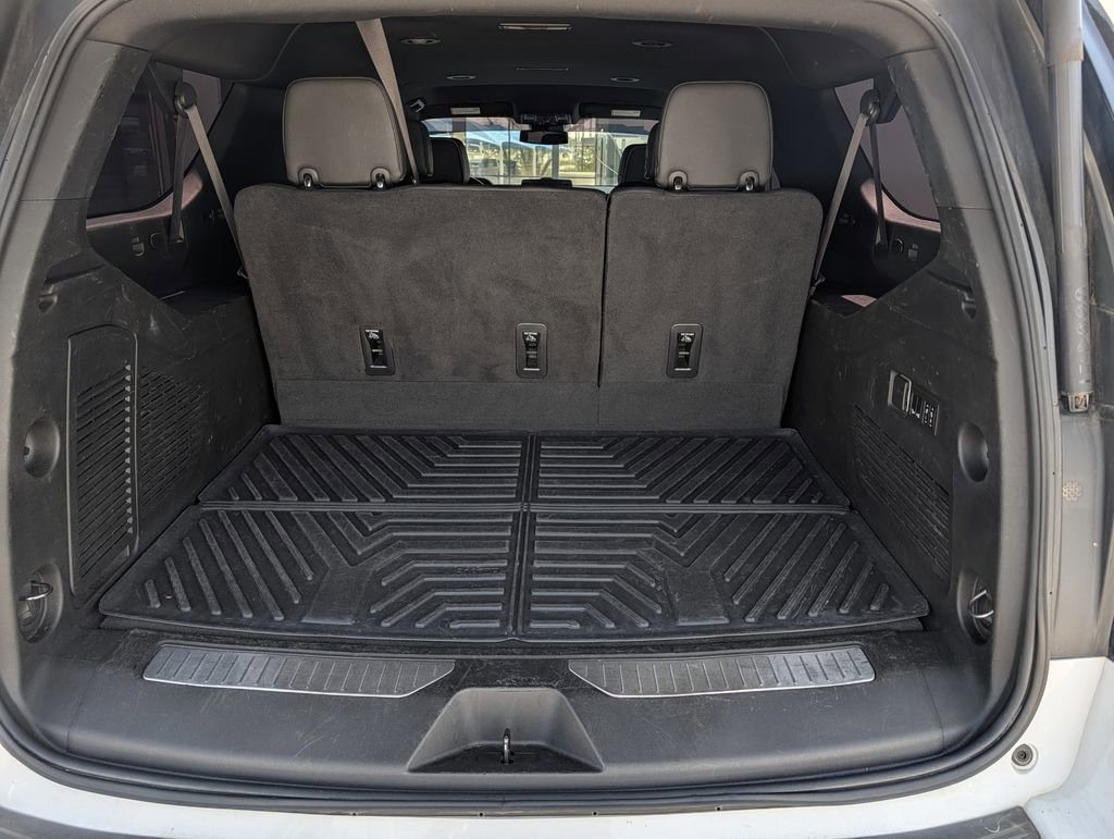 Used 2023 Chevrolet Suburban Premier RWD image 27