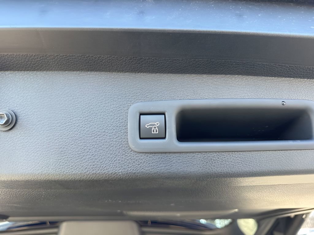 Used 2025 Toyota Sienna XSE AWD/4WD image 30