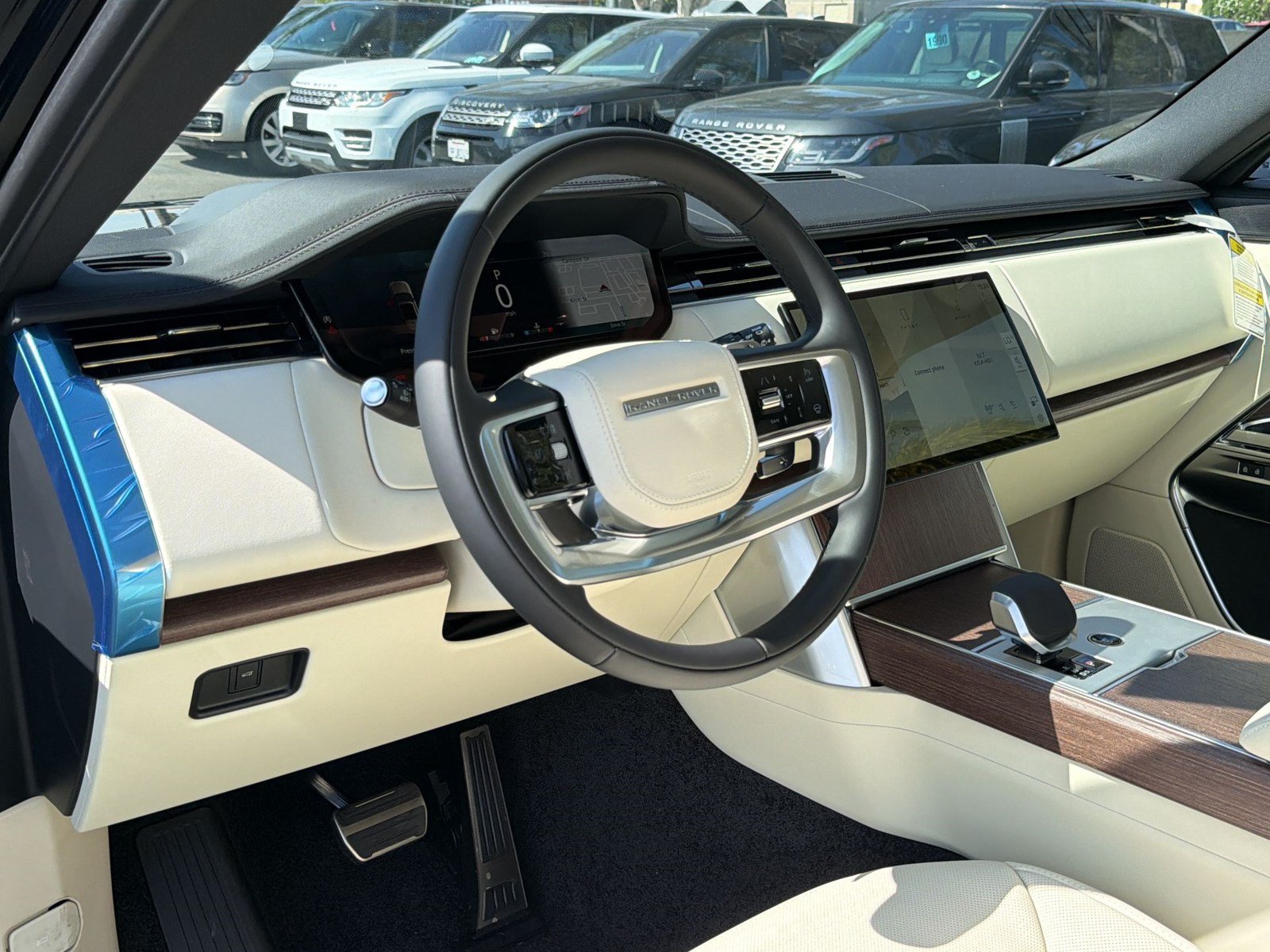 New 2026 Land Rover Range Rover Long Wheelbase SE AWD/4WD image 4