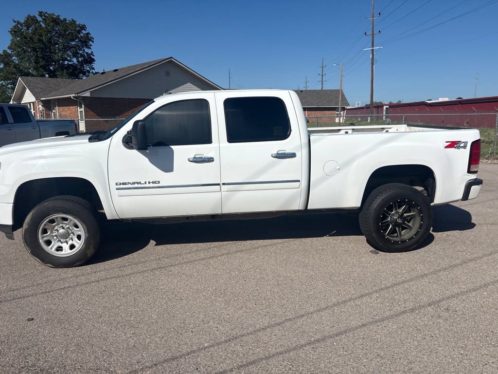 Used 2014 GMC Sierra 2500 Denali w/ Suspension Package, Off-Road AWD/4WD image 5