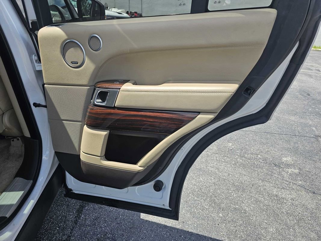 Used 2017 Land Rover Range Rover HSE image 21