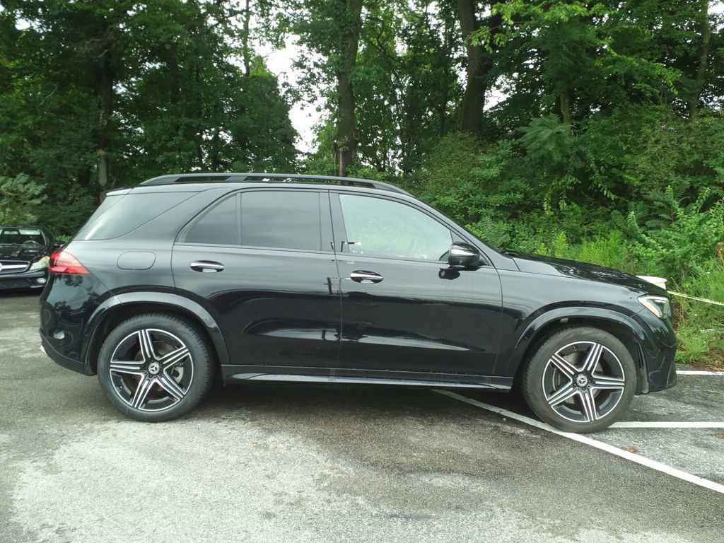 Certified 2025 Mercedes-Benz GLE 450 4MATIC w/ AMG Line Exterior image 8