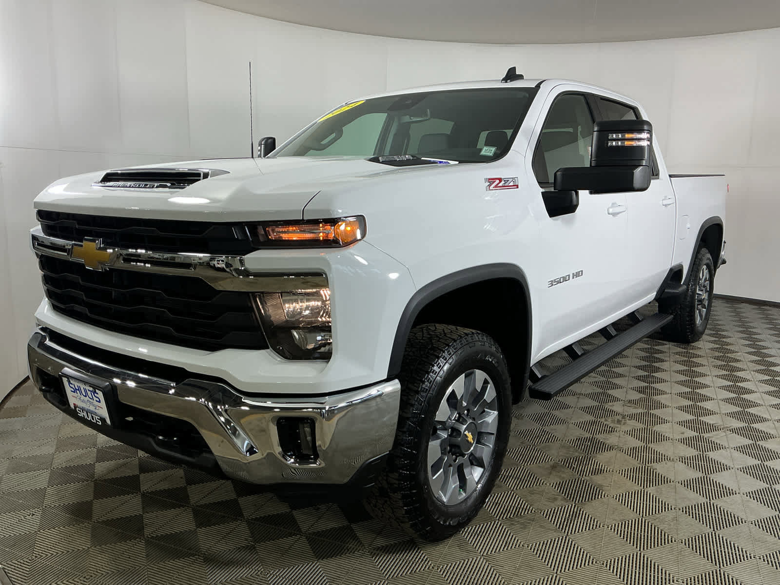 Used 2024 Chevrolet Silverado 3500 LT w/ Convenience Package image 3