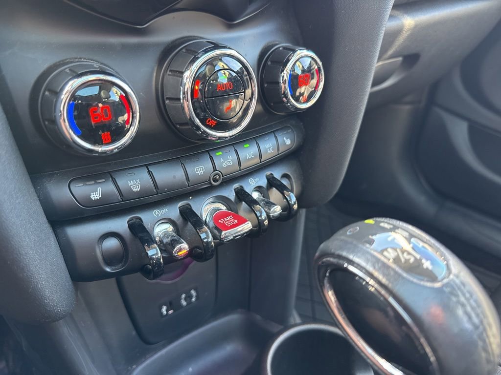 Used 2016 MINI Cooper 4-Door Hardtop FWD image 16