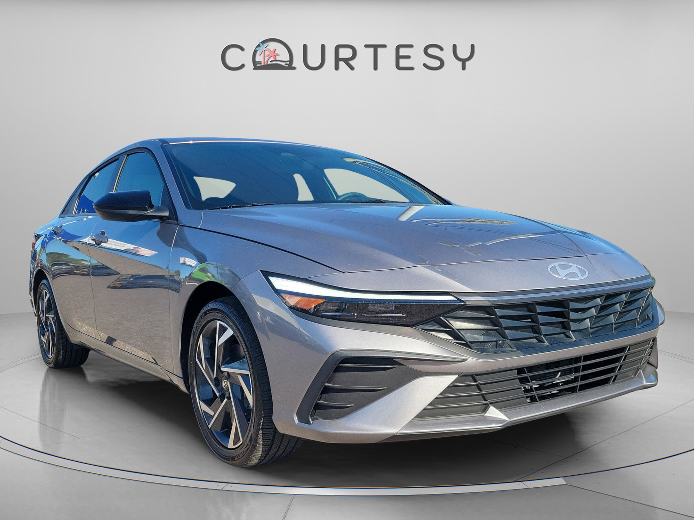 Used 2025 Hyundai Elantra SEL image 4