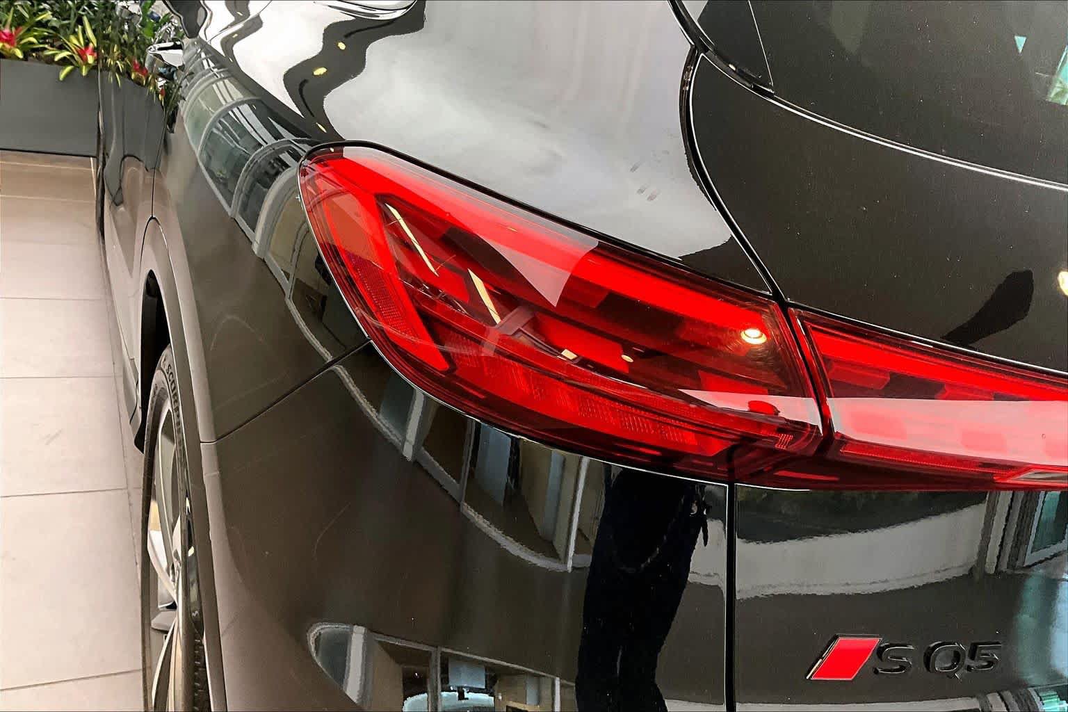 Certified 2025 Audi SQ5 Premium Plus w/ Premium Plus Package AWD/4WD image 28