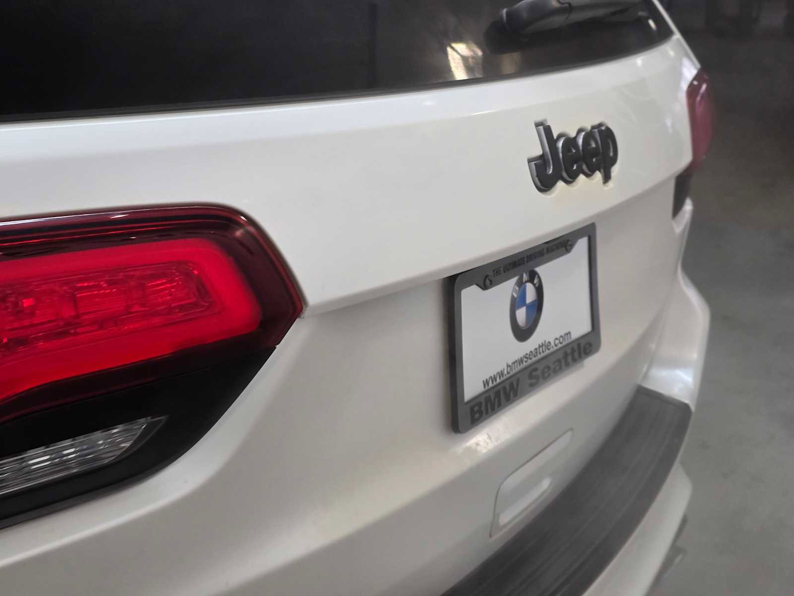 Used 2015 Jeep Grand Cherokee SRT w/ Luxury Group II image 7