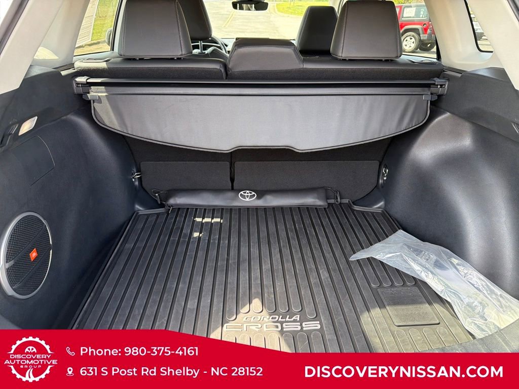 Used 2023 Toyota Corolla Cross XLE w/ Convenience Package image 36