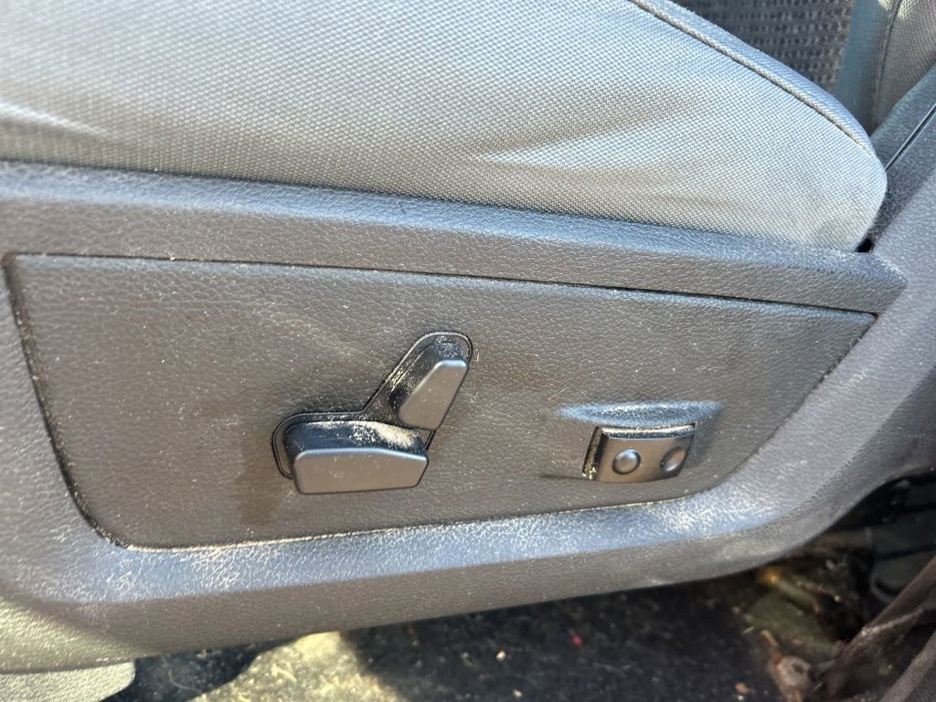 Used 2018 RAM 1500 SLT image 9