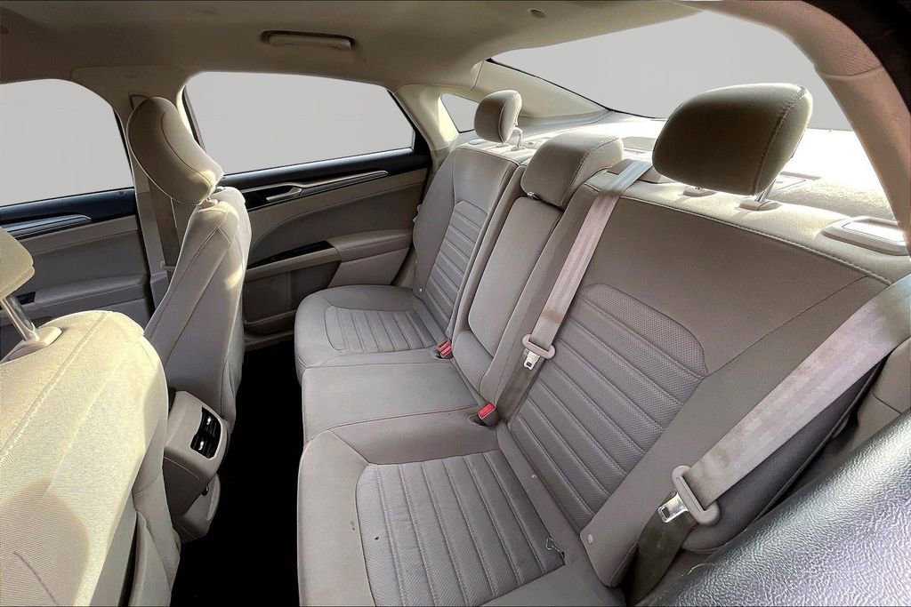 Used 2019 Ford Fusion SE image 25