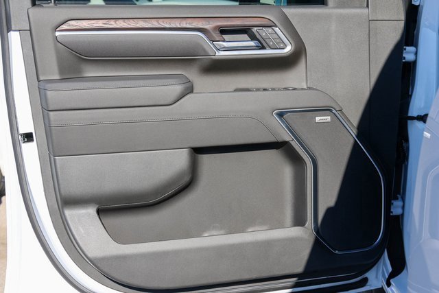 New 2026 GMC Sierra 3500 SLT w/ SLT Convenience Package image 8