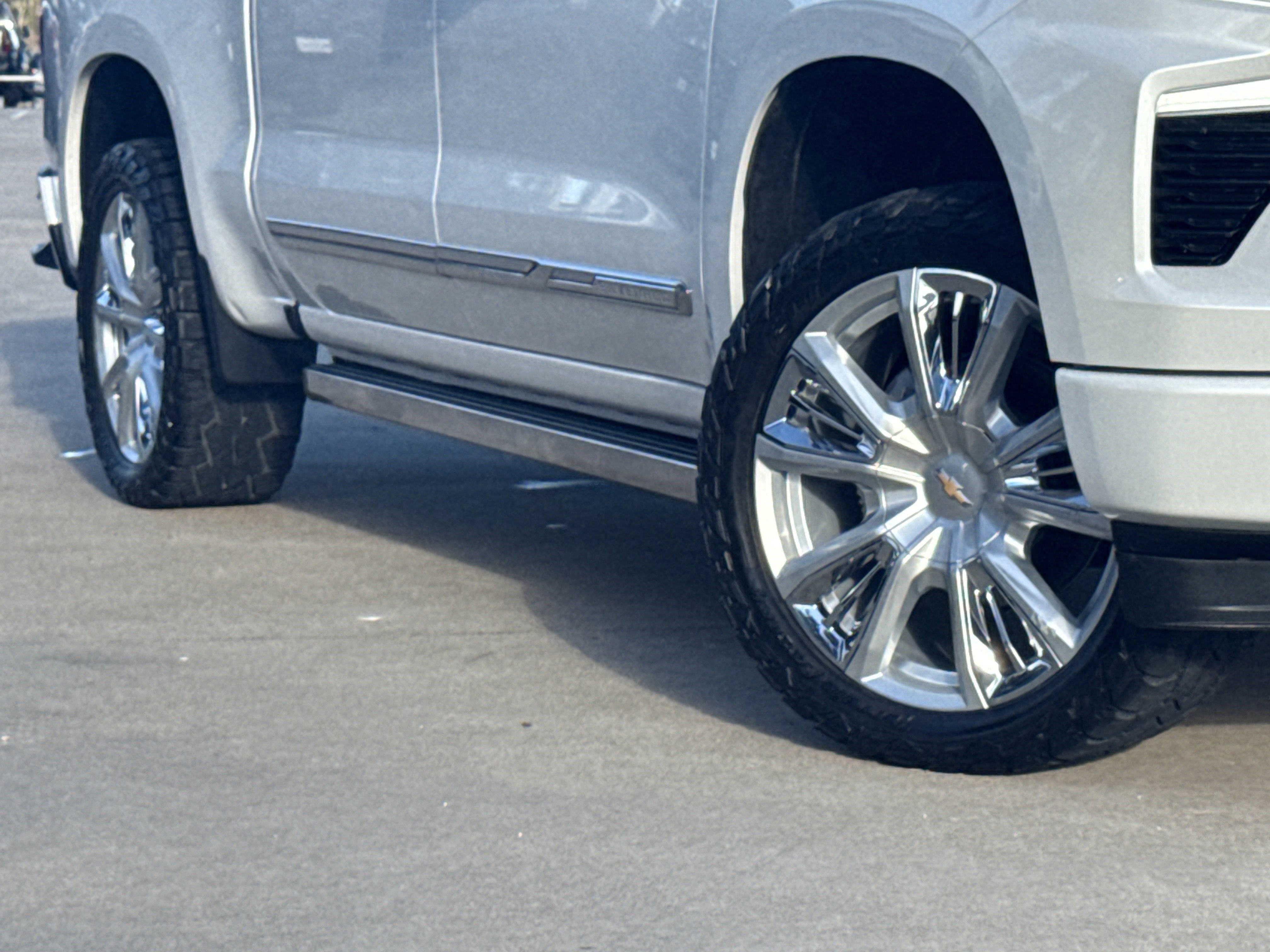 Used 2024 Chevrolet Silverado 1500 High Country w/ Technology Package image 3