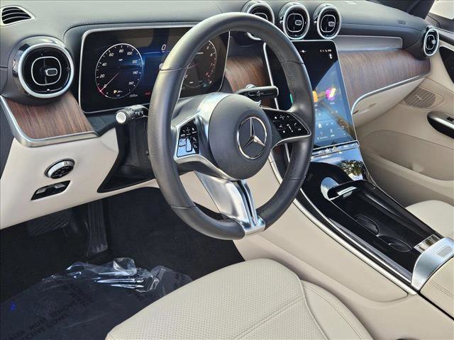 Used 2025 Mercedes-Benz GLC 300 image 10