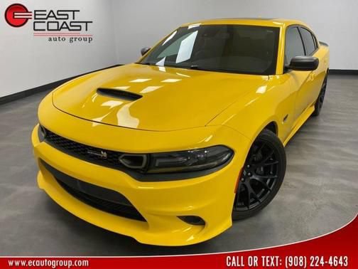 Used 2017 Dodge Charger R/T Scat Pack w/ Dynamics Package RWD image 1
