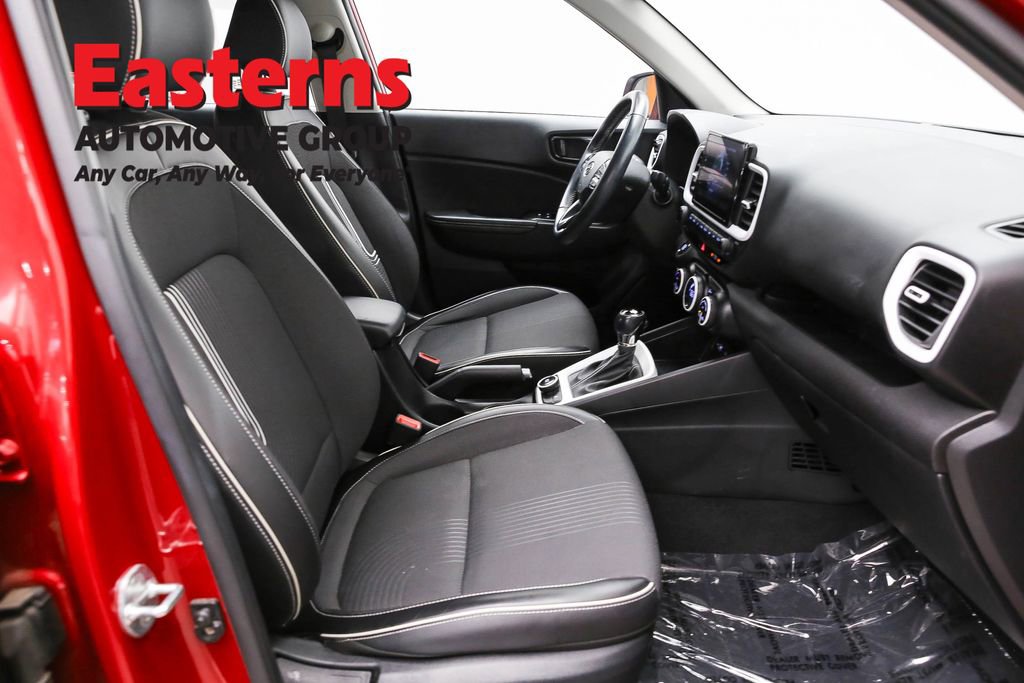 Used 2022 Hyundai Venue Limited image 24