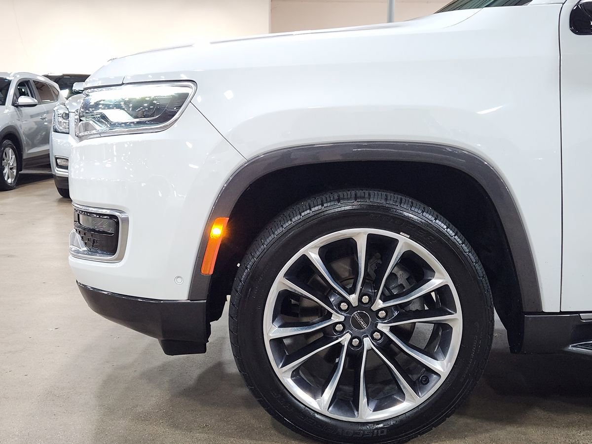 Used 2022 Jeep Wagoneer Series II w/ Premium Group I AWD/4WD image 5