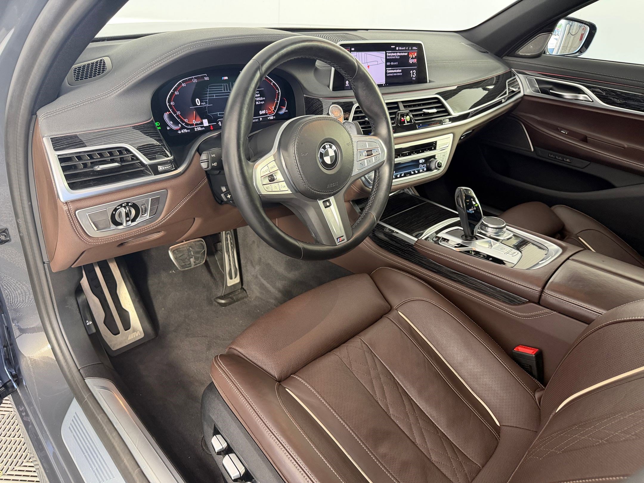 Used 2022 BMW 740i w/ M Sport Package RWD image 4