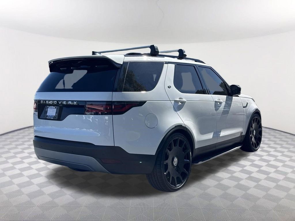 Used 2025 Land Rover Discovery S image 5