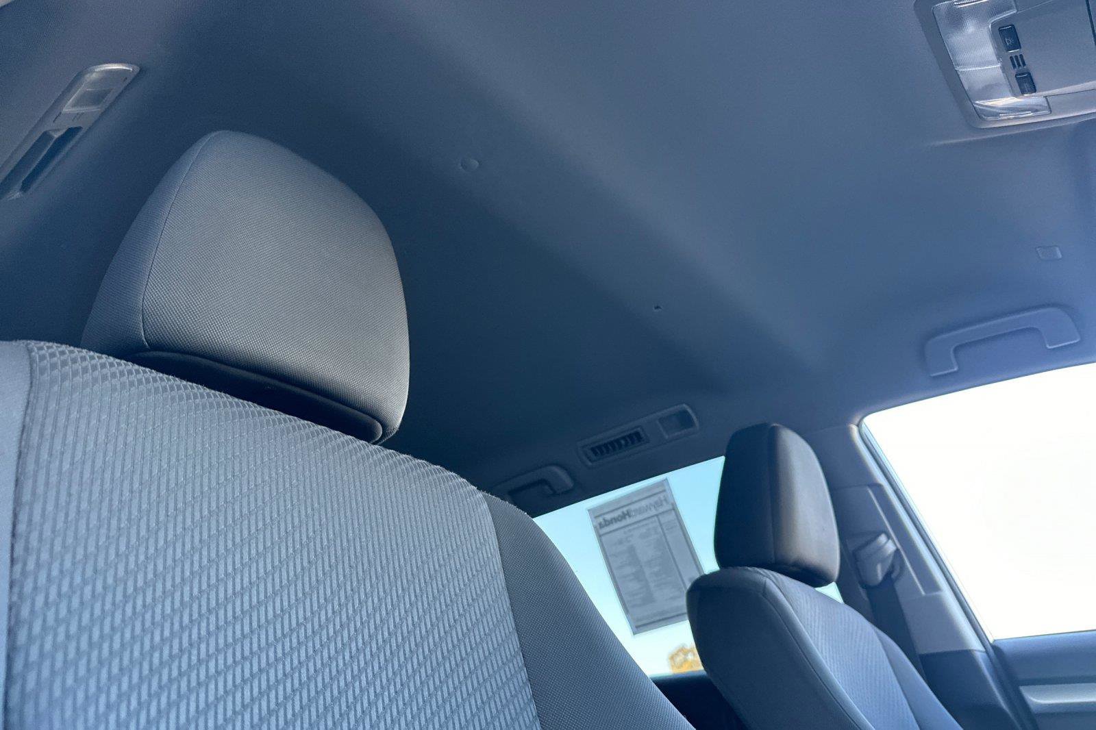 Used 2018 Toyota Highlander LE w/ Carpet Mat Package (TMS) image 17