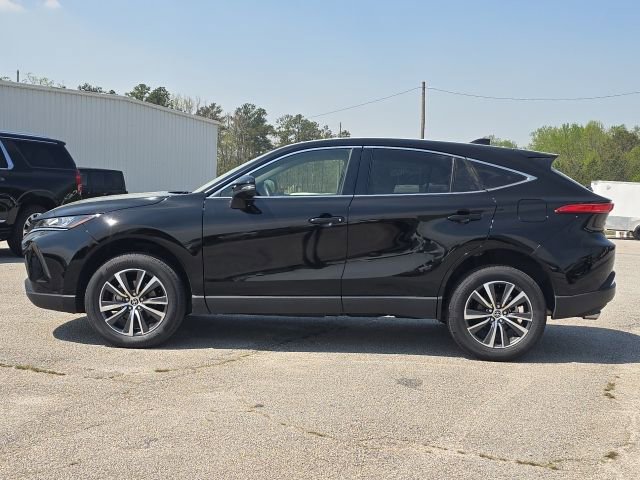 Used 2022 Toyota Venza LE image 2