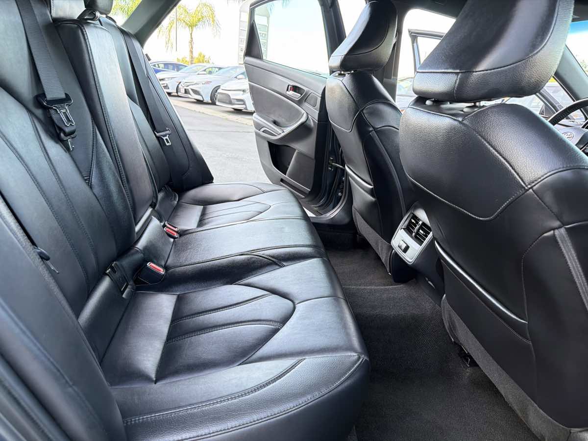 Used 2022 Toyota Avalon XLE image 24