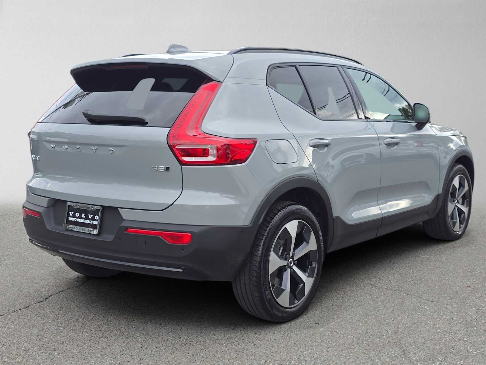 Used 2026 Volvo XC40 B5 Plus w/ Protection Package Premier AWD/4WD image 3