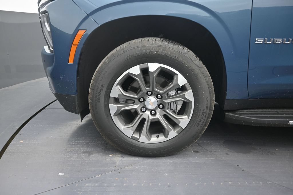 Used 2025 Chevrolet Suburban LT w/ Comfort Package RWD image 9
