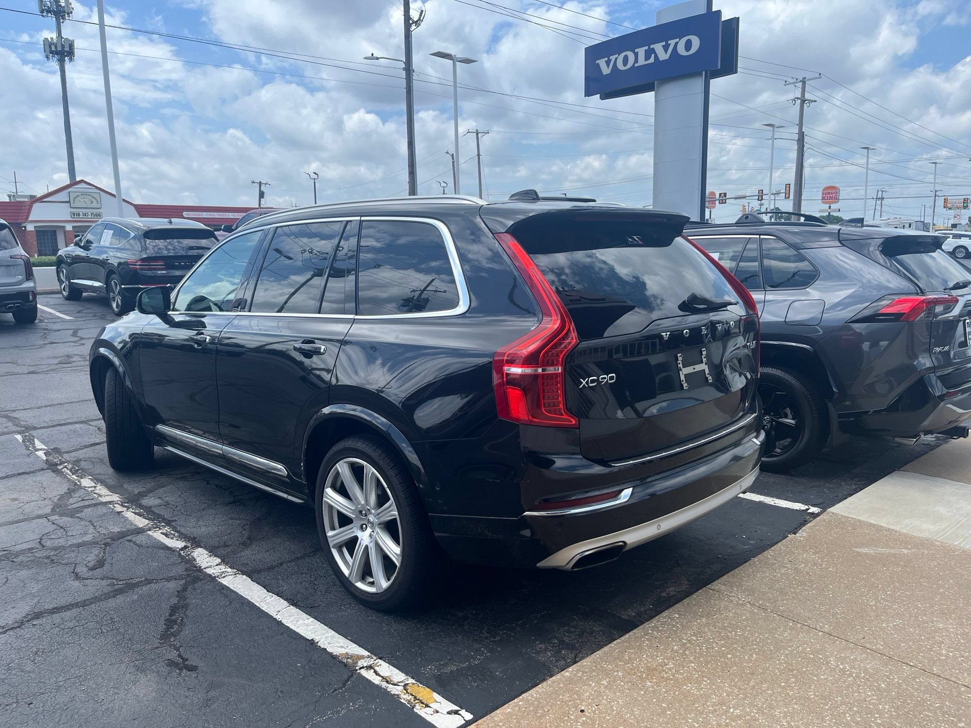 Used 2018 Volvo XC90 T6 Inscription w/ Convenience Package AWD/4WD image 2