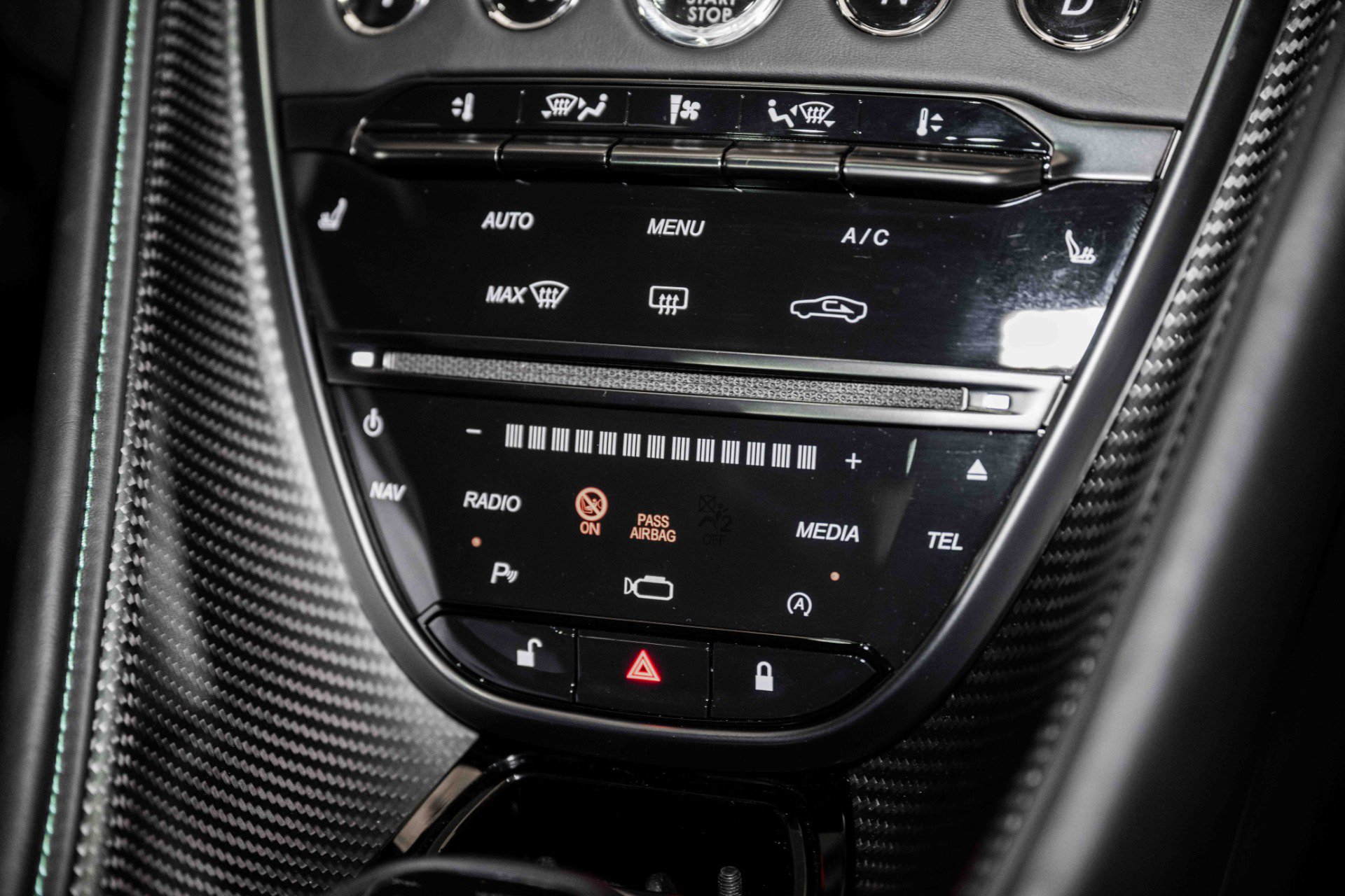Used 2023 Aston Martin DBS Coupe RWD image 27
